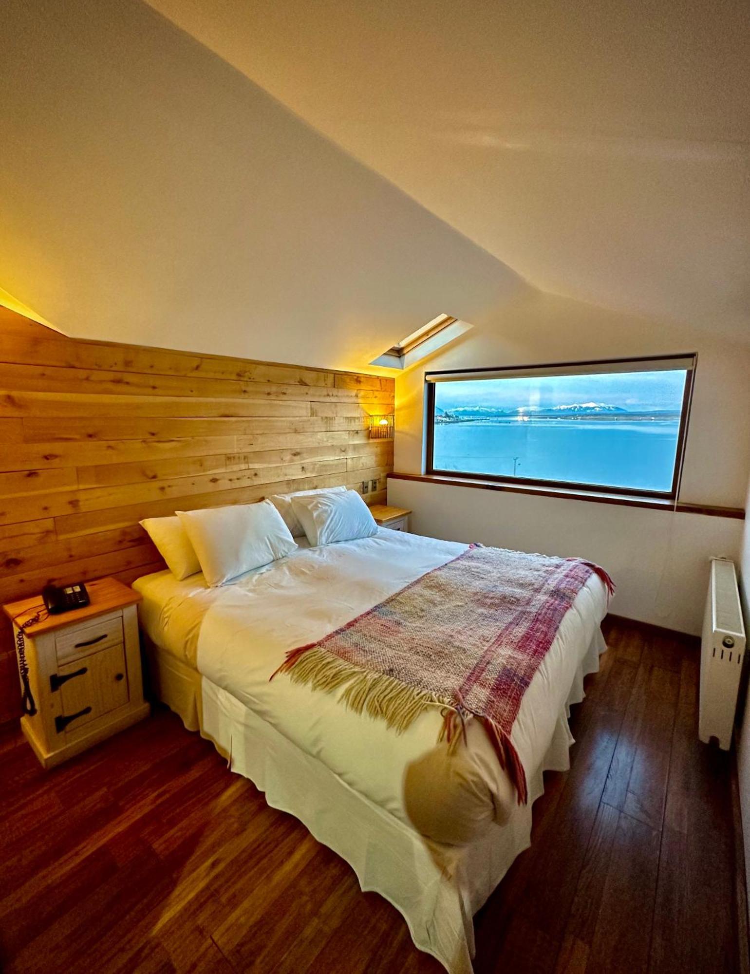 Weskar Lodge Hotel Puerto Natales Exteriör bild