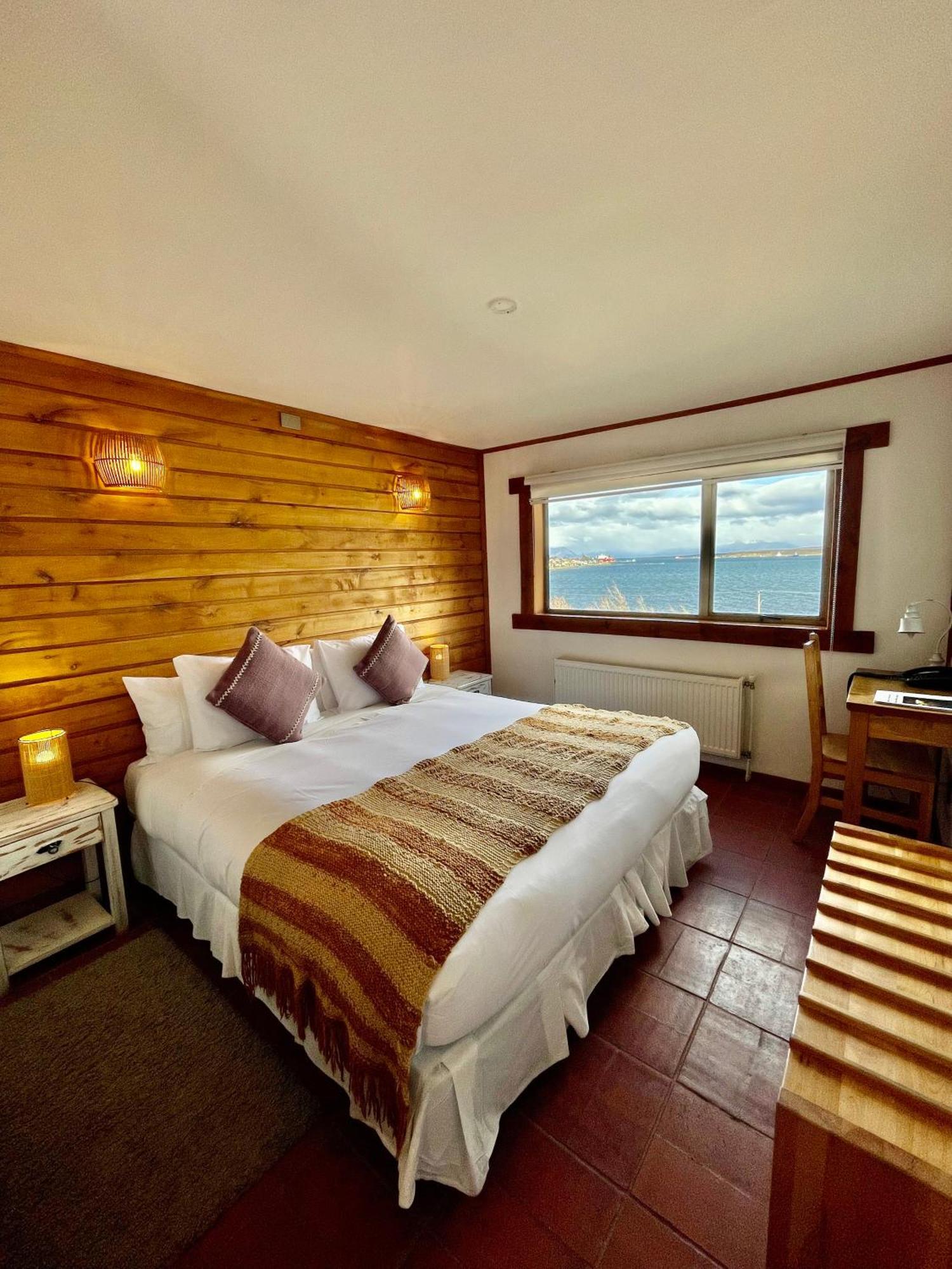 Weskar Lodge Hotel Puerto Natales Exteriör bild